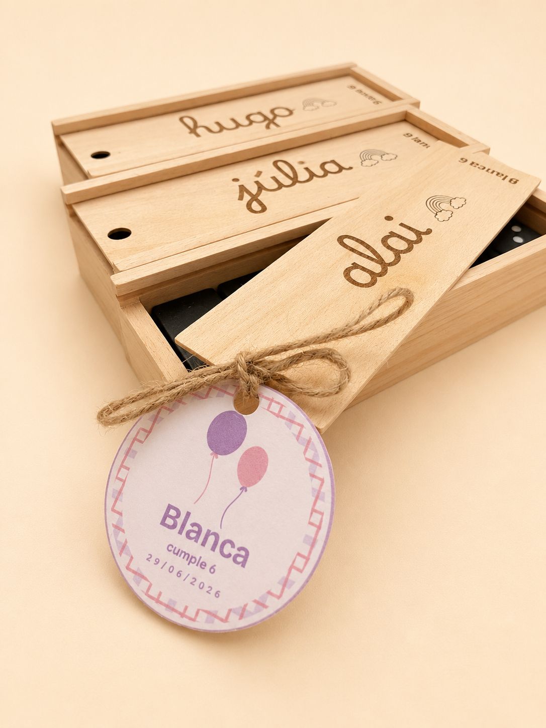 Dominós de madera personalizados con grabado láser, juego y regalo original para bodas, bautizos y celebraciones - Veblani
