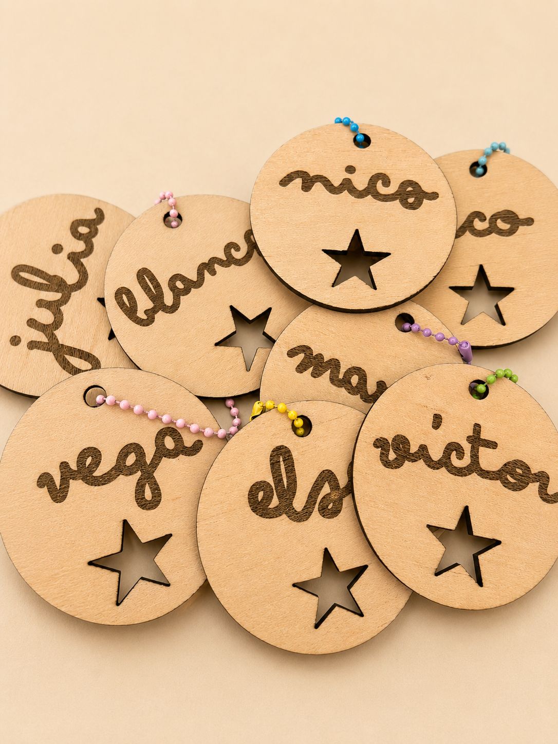 Llavero infantil de madera personalizado con nombre, detalle original para bautizos, comuniones y regalos para niños - Veblani
